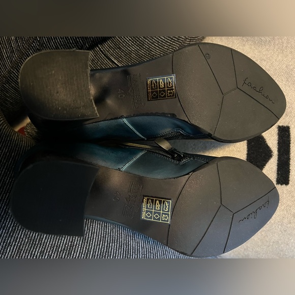 Deep blue leather Spring Step L’Artiste booties Size 40, fit like a size 8.5-9. - Picture 2 of 7